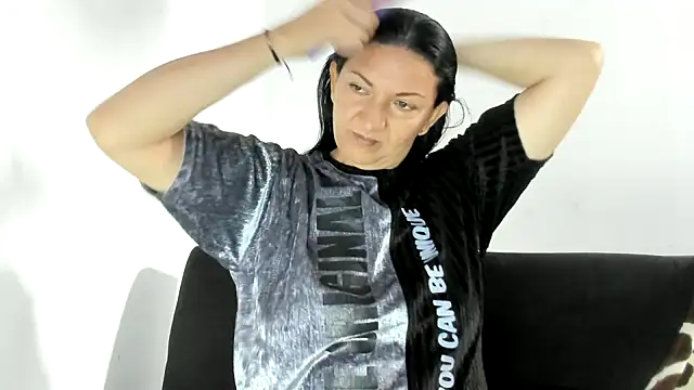 Snapshot of Angelblue_ chatting on 10.08.25 Angelblue online show from 10.08.25