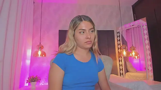 Snapshot of kataliina__ chatting on 12.18.24 kataliina online show from 12.18.24