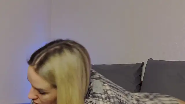 SofiJames online show from 12.17.24