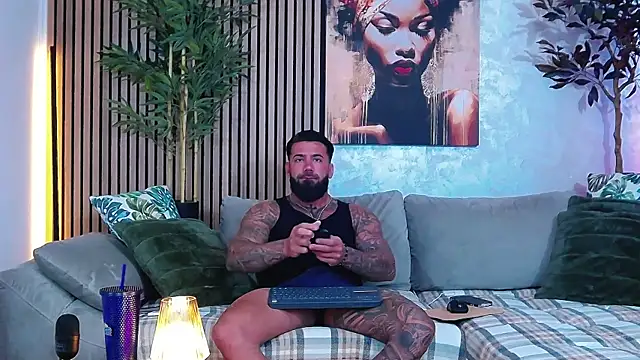 Snapshot of masterkingofmusclee chatting on 05.04.26 masterkingofmusclee online show from 05.04.26