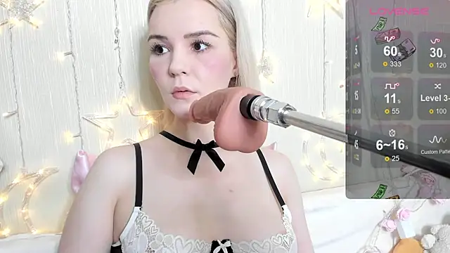 Kaya Devis online show from 11.08.25