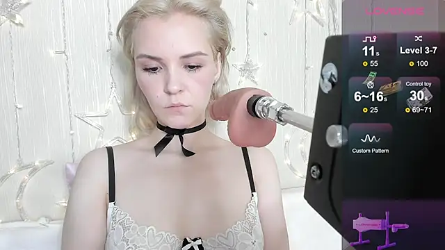 Kaya Devis online show from 03.30.26