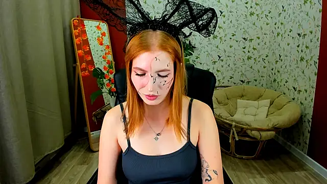 Snapshot of Mira__Blush chatting on 10.30.25 Mira Blush online show from 10.30.25