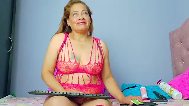 Snapshot of TifanyNasty chatting on 11.01.25 TifanyNasty online show from 11.01.25