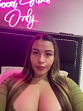 Snapshot of sexyyykloee chatting on 04.24.26 sexyyykloee online show from 04.24.26