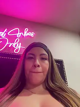 Snapshot of sexyyykloee chatting on 05.19.26 sexyyykloee online show from 05.19.26