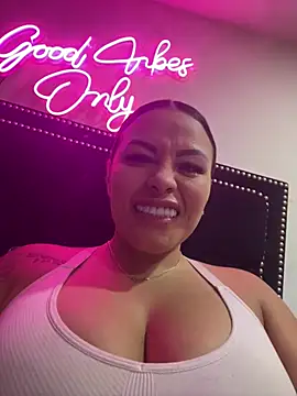 Snapshot of sexyyykloee chatting on 07.11.26 sexyyykloee online show from 07.11.26