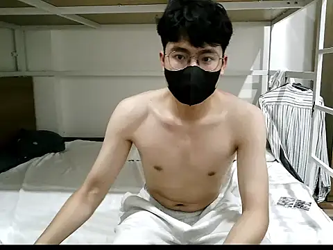 Snapshot of Gwencloudy chatting on 02.22.26 Gwencloudy online show from 02.22.26