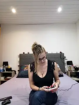 Snapshot of Madame_Callie chatting on 06.30.26 Madame Callie online show from 06.30.26
