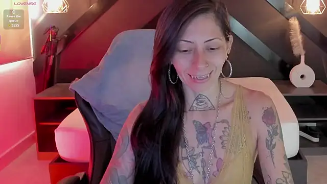 Snapshot of dark_gotica chatting on 02.28.26 dark gotica online show from 02.28.26