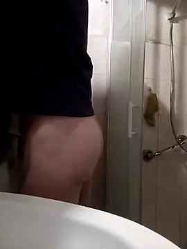 Snapshot of petitpeps84 chatting on 12.15.24 petitpeps84 online show from 12.15.24