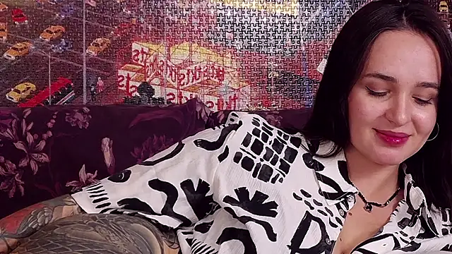 Snapshot of MeIisaLove chatting on 06.13.26 MeIisaLove online show from 06.13.26