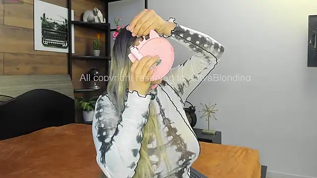 Snapshot of KatyaBlonding chatting on 10.08.25 KatyaBlonding online show from 10.08.25