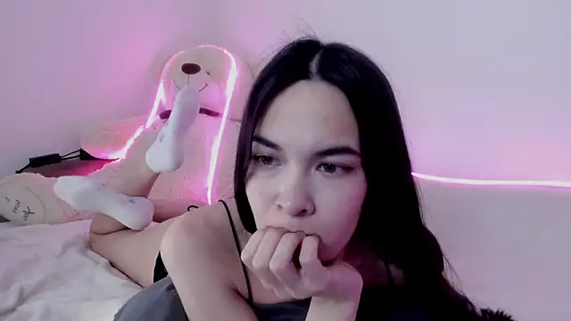 Snapshot of 666kisses chatting on 02.06.25 666kisses online show from 02.06.25