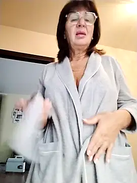 AlbinaXPretty online show from 10.14.25