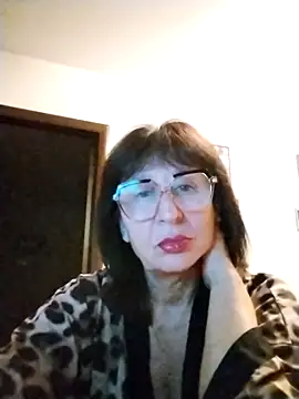 AlbinaXPretty online show from 10.15.25