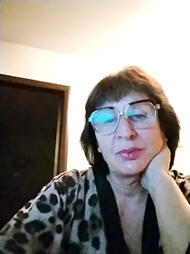 AlbinaXPretty online show from 10.21.25