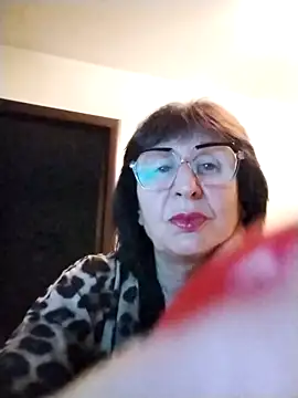 AlbinaXPretty online show from 11.17.25