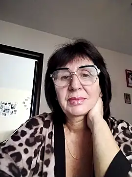 AlbinaXPretty online show from 11.22.25