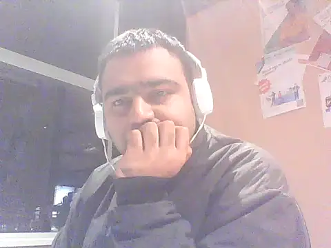 Snapshot of JohnBond009 chatting on 01.28.25 JohnBond009 online show from 01.28.25