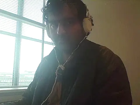 Snapshot of JohnBond009 chatting on 10.03.25 JohnBond009 online show from 10.03.25