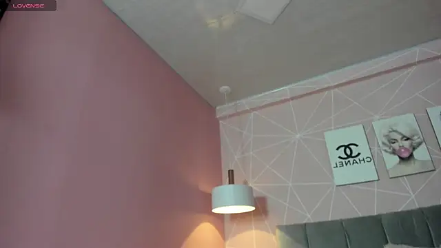 dolly zoe online show from 10.11.25