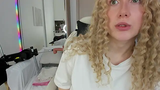 Snapshot of CarolMay chatting on 05.15.26 CarolMay online show from 05.15.26