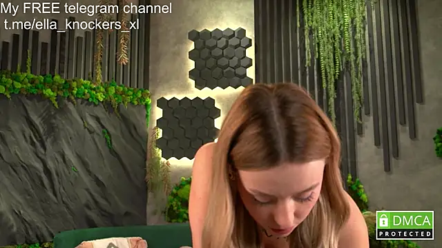 Snapshot of ella_knockers_xl chatting on 10.06.25 ella knockers xl online show from 10.06.25