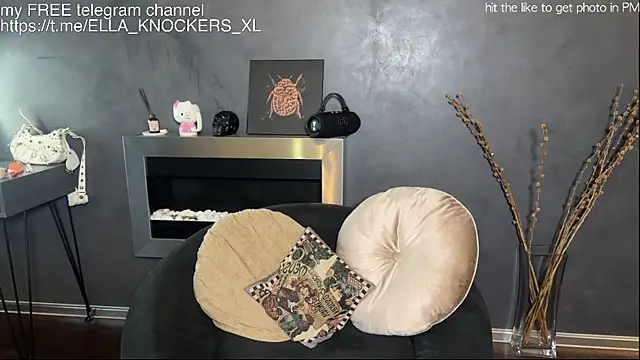 Snapshot of ella_knockers_xl chatting on 10.26.25 ella knockers xl online show from 10.26.25