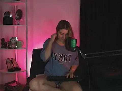 Snapshot of Dakotaa_ chatting on 03.18.25 Dakotaa online show from 03.18.25