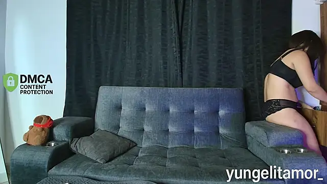 yungelitamor  online show from 10.09.25