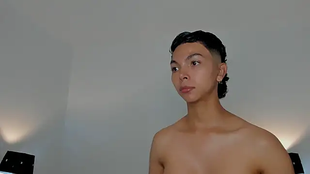 xhenisa  online show from 01.08.26