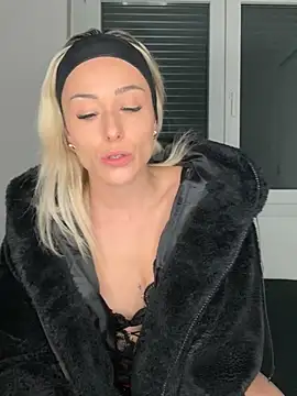 petrouchkaaa  online show from 02.02.25