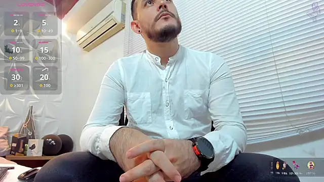 Snapshot of jeanpiere_ chatting on 10.31.25 jeanpiere online show from 10.31.25