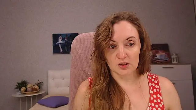 Snapshot of BettyFootFetish chatting on 11.14.25 BettyFootFetish online show from 11.14.25