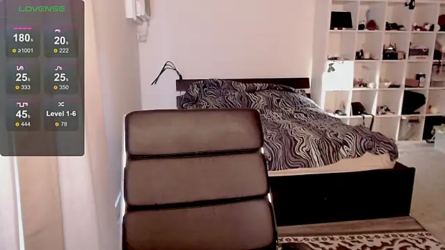 Snapshot of olivia_jeas chatting on 03.17.25 olivia jeas online show from 03.17.25