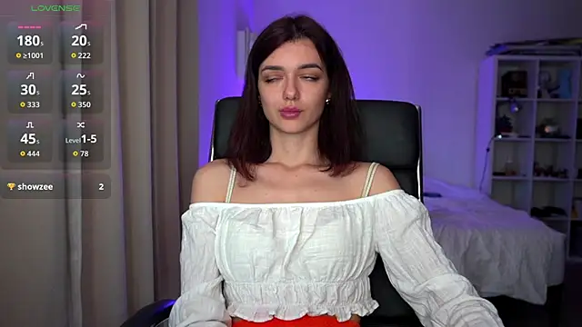 Snapshot of olivia_jeas chatting on 10.17.25 olivia jeas online show from 10.17.25