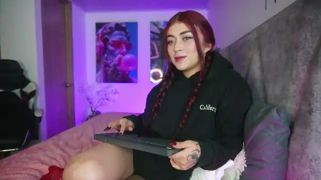 Snapshot of babesamanta chatting on 01.14.25 babesamanta online show from 01.14.25