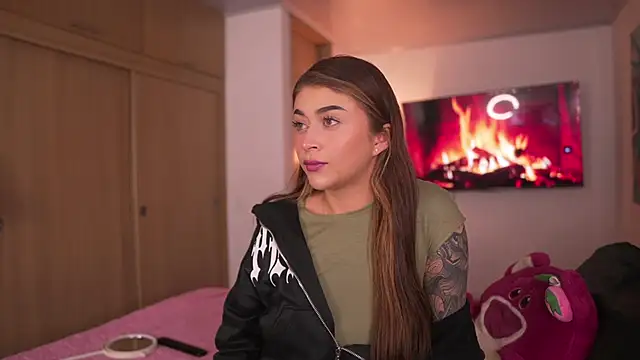 Snapshot of babesamanta chatting on 09.30.25 babesamanta online show from 09.30.25