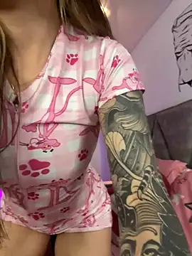 Snapshot of babesamanta chatting on 10.16.25 babesamanta online show from 10.16.25