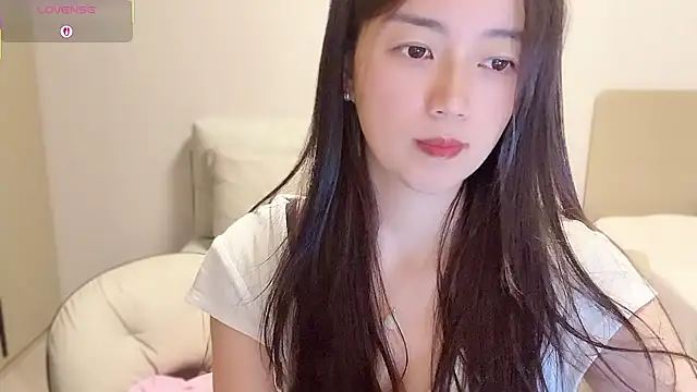 Snapshot of A-xena chatting on 09.28.25 A-xena online show from 09.28.25