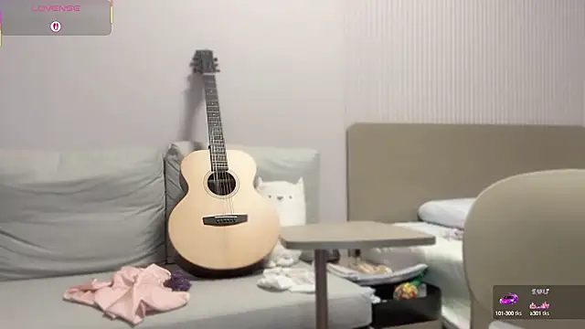 Snapshot of A-xena chatting on 10.12.25 A-xena online show from 10.12.25