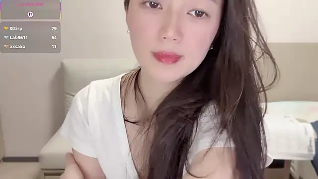 Snapshot of A-xena chatting on 10.27.25 A-xena online show from 10.27.25