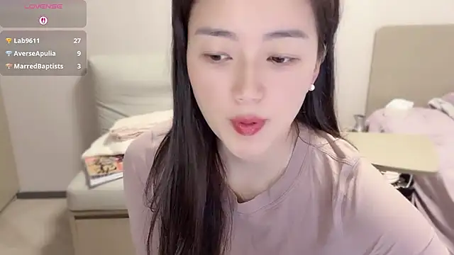 Snapshot of A-xena chatting on 10.28.25 A-xena online show from 10.28.25