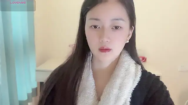 Snapshot of A-xena chatting on 11.13.25 A-xena online show from 11.13.25