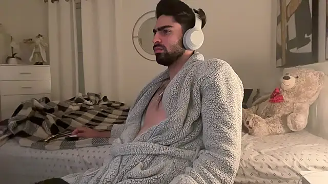 Snapshot of Carlos-195- chatting on 11.01.25 Carlos-195- online show from 11.01.25