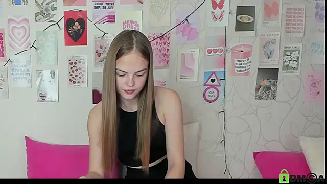 Snapshot of little_radiant_sun chatting on 10.19.25 little radiant sun online show from 10.19.25