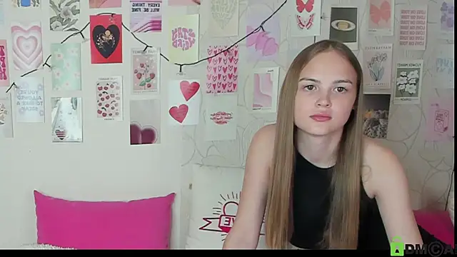 Snapshot of little_radiant_sun chatting on 10.25.25 little radiant sun online show from 10.25.25