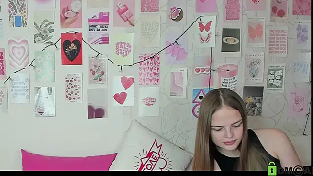 Snapshot of little_radiant_sun chatting on 10.31.25 little radiant sun online show from 10.31.25