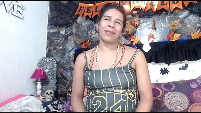 Snapshot of DesireDirtyTS__ chatting on 10.06.25 DesireDirtyTS online show from 10.06.25